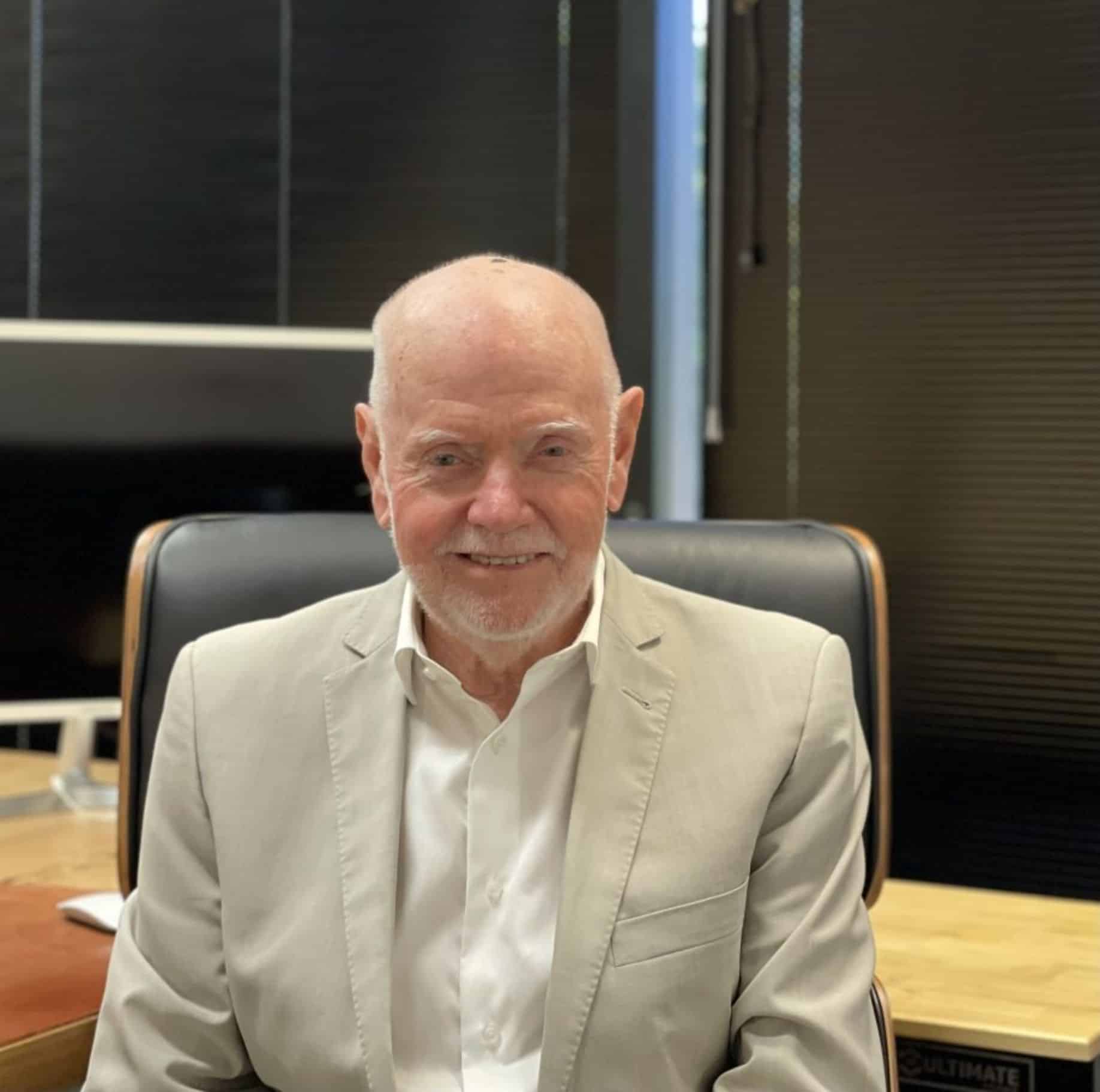 Tony-photo-915×1024